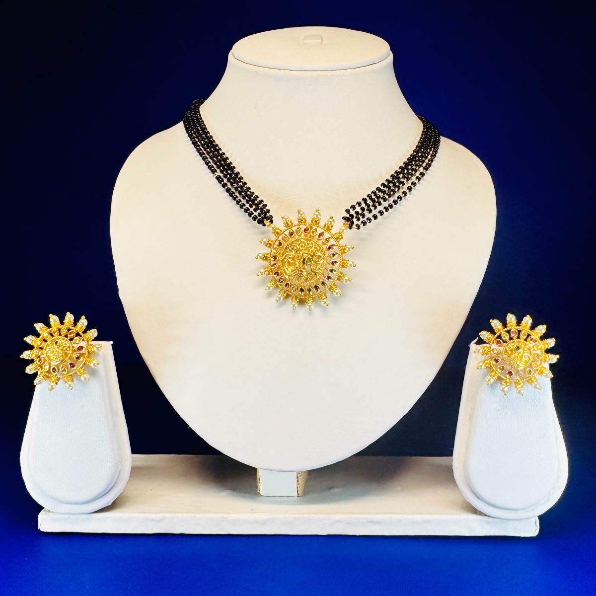 Beautiful Design Matte Gold Polish Fancy Style Pendant Set