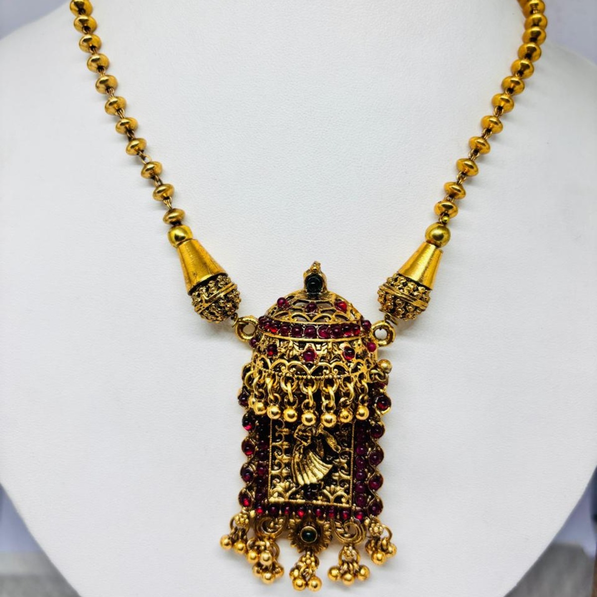 Raj Narthaki Temple Chain